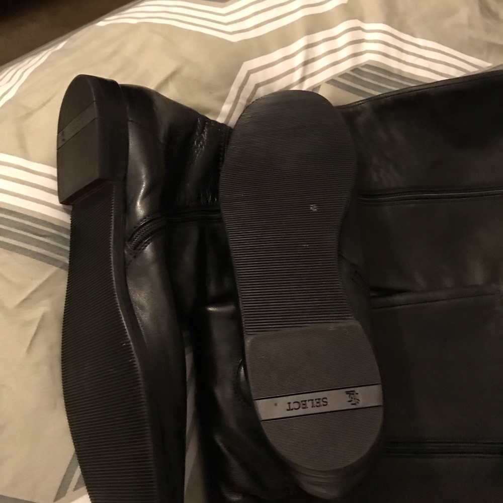 Boots - Picture 3 of 5